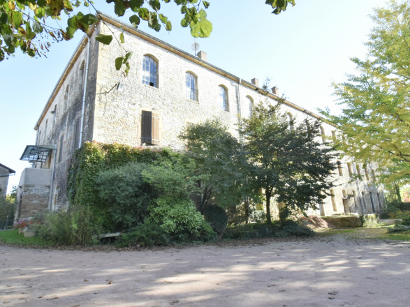 Clunisois. ANCIEN MOULIN AVEC MAISON ET DÉPENDANCES – IDÉAL PROJET TOURISTIQUE/ARTISANAL